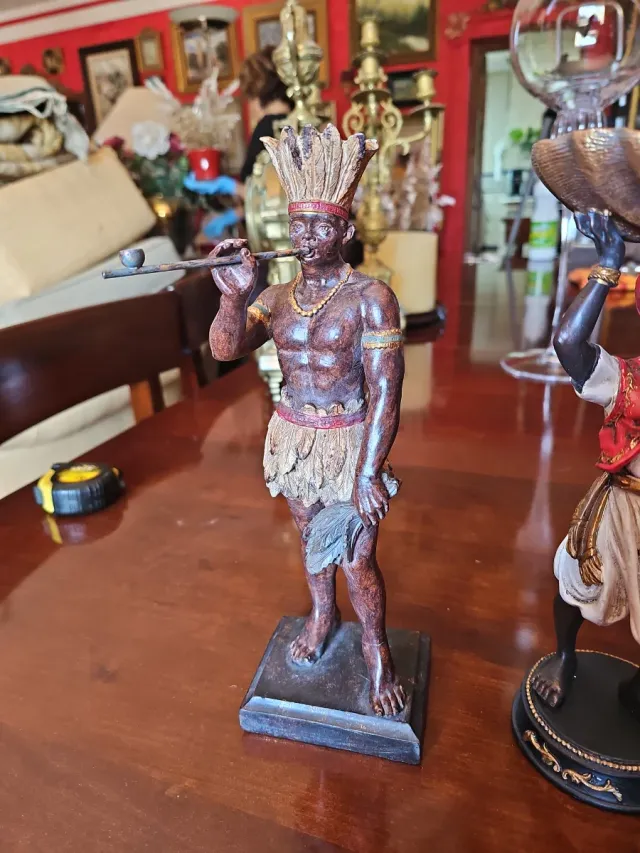 Portacandele con figure etniche in metallo e legno