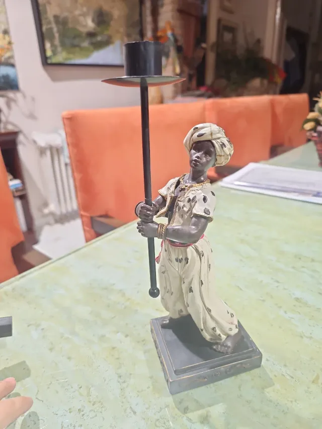 Portacandele con figure etniche in metallo e legno