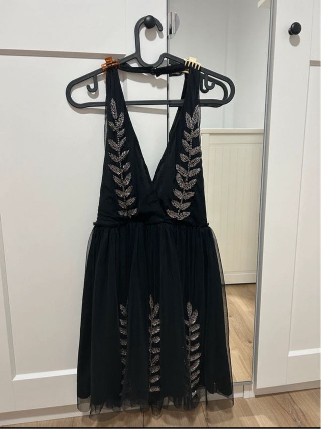 Vestido Bershka negro con detalles plateados
