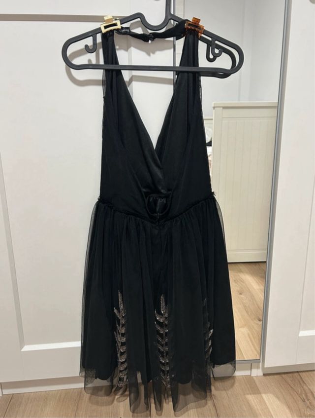 Vestido Bershka negro con detalles plateados