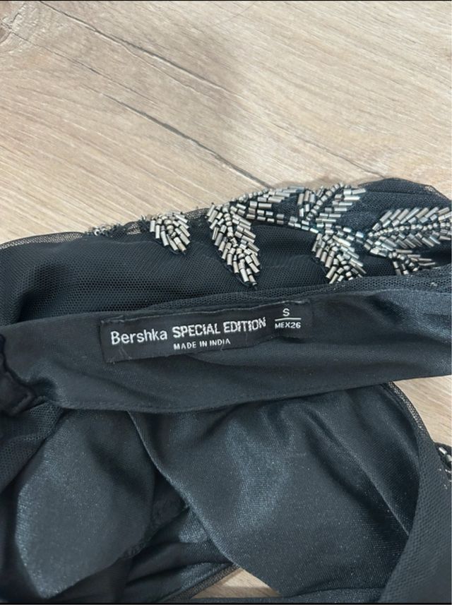 Vestido Bershka negro con detalles plateados
