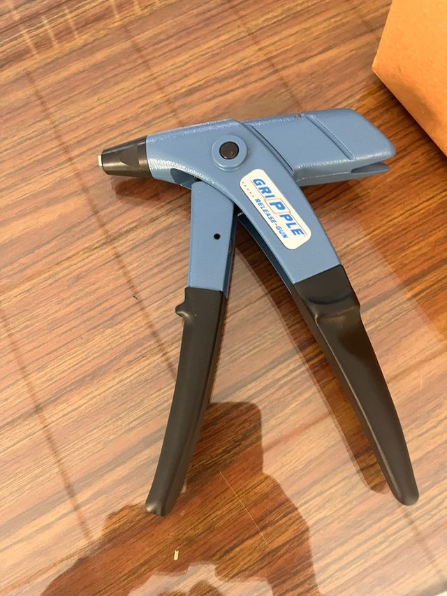 Remachadora Manual Gripple Release-Gun