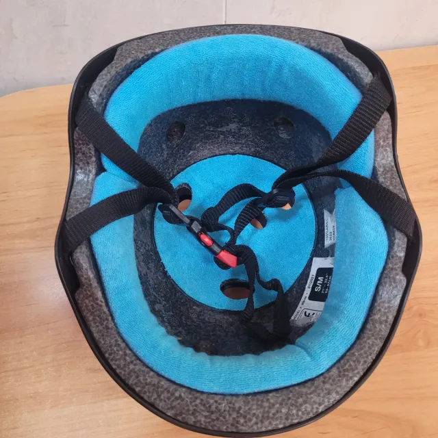 Casco Triple 8 Negro Arcoíris