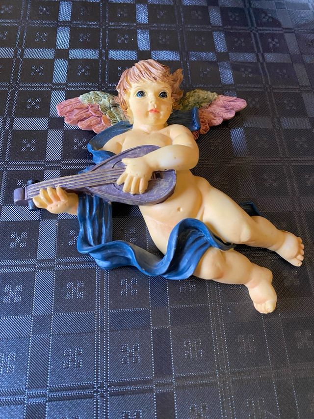 Angelito con laúd decorativo