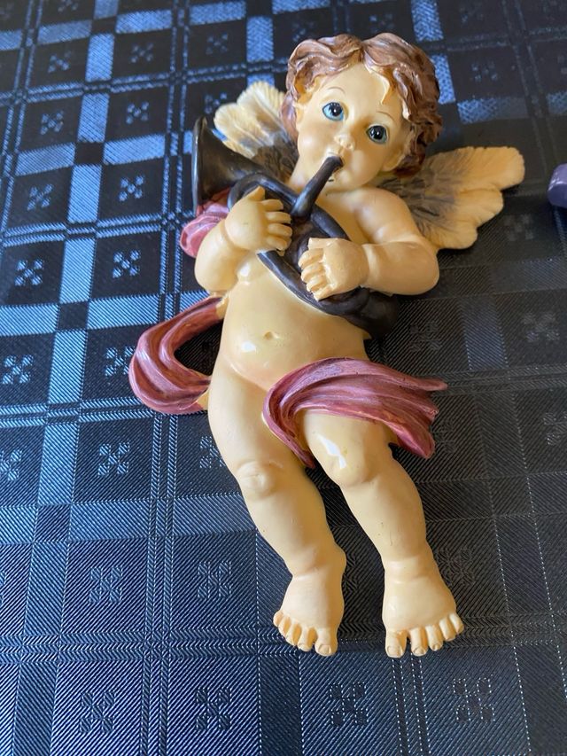 Angelito con laúd decorativo