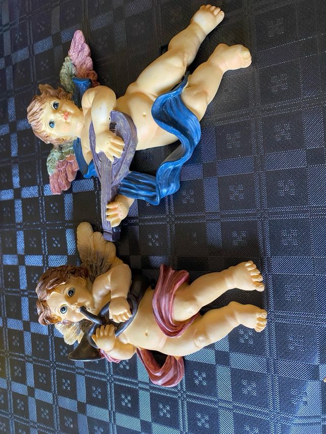 Angelito con laúd decorativo