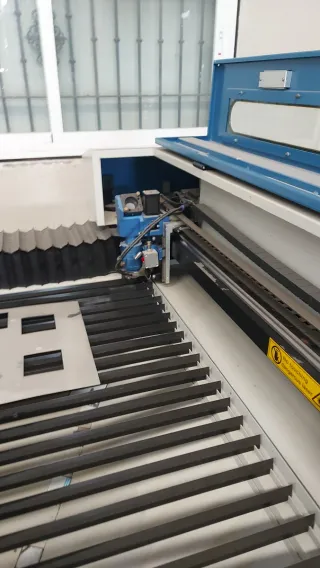 Cortadora Láser ACCTEK AKJ1325H 500W