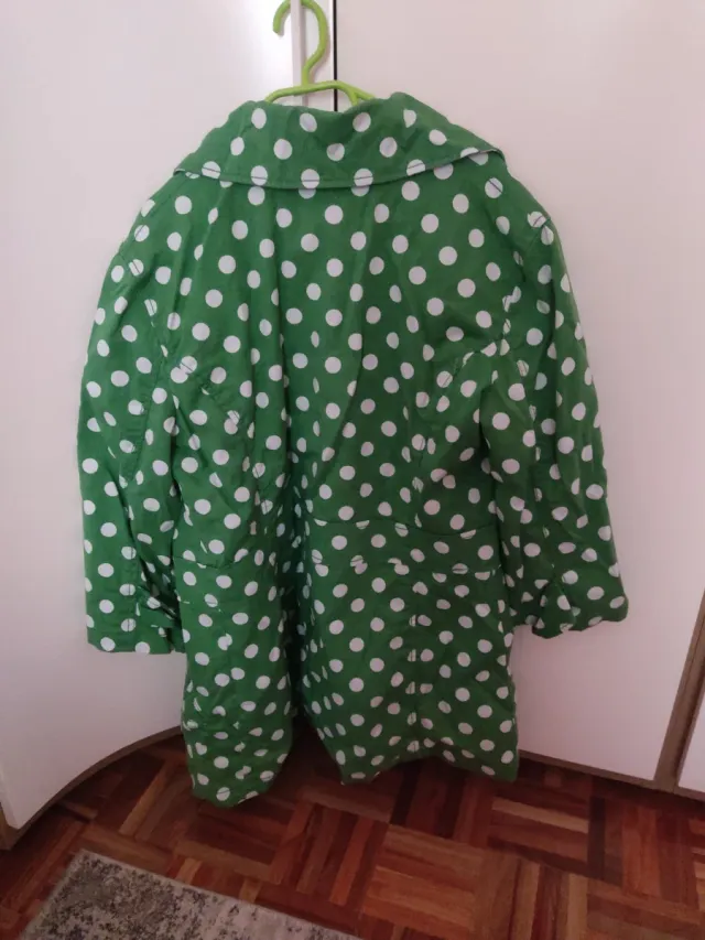 Chaqueta ONLY lunares verde y blanco Talla Medium.