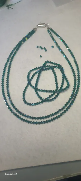 Conjunto collar y tres pulseras