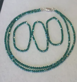 Conjunto collar y tres pulseras