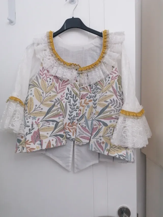 Falda y corpiño estilo serrana