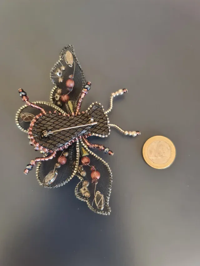 Broche mariposa pedrería