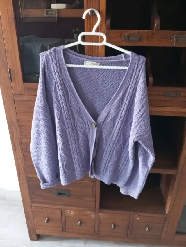 Chaqueta de punto trenzado morada