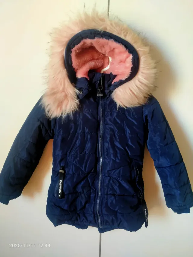 Abrigo infantil azul marino con capucha