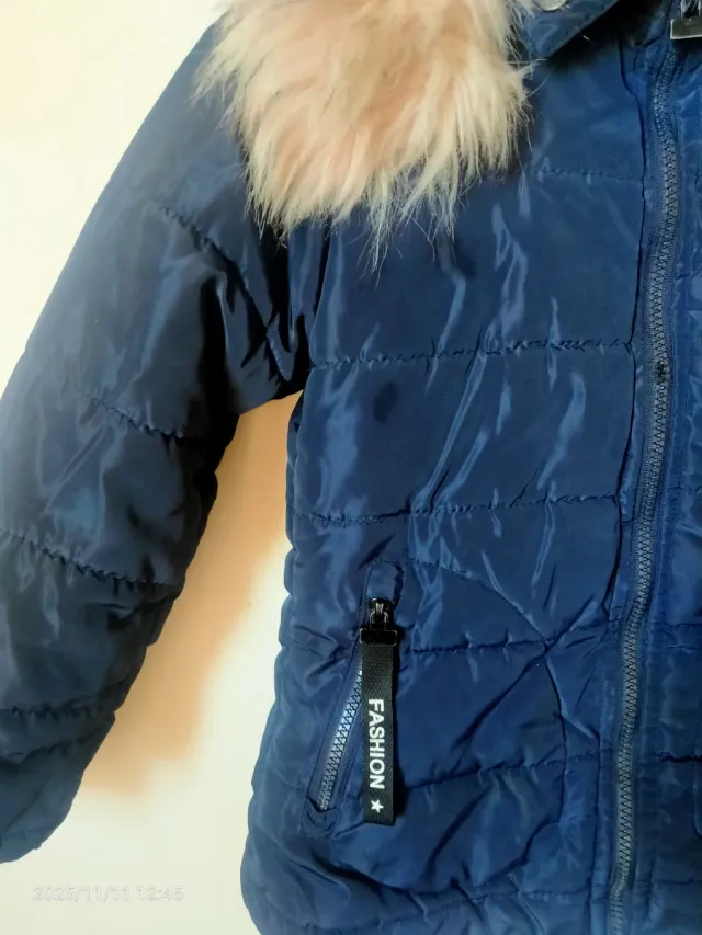 Abrigo infantil azul marino con capucha