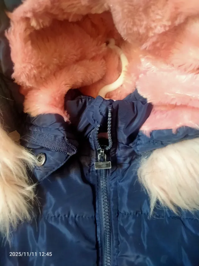 Abrigo infantil azul marino con capucha