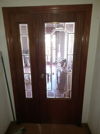 Puerta de comedor con cristal decorado