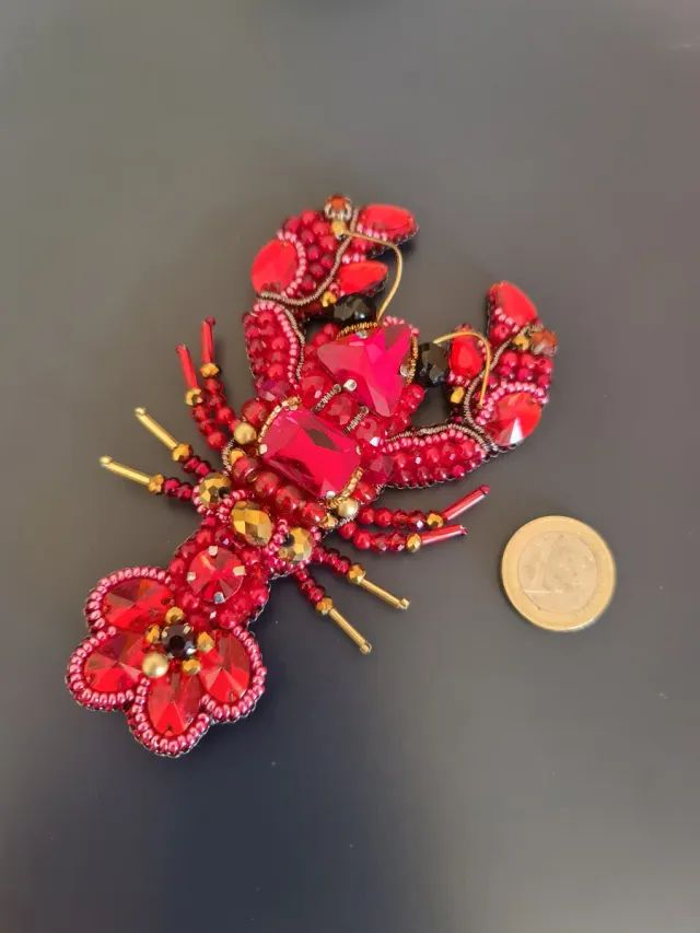 Broche langosta roja y dorada