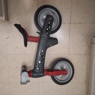 Bicicleta sin pedales. Equilibrio infantil.