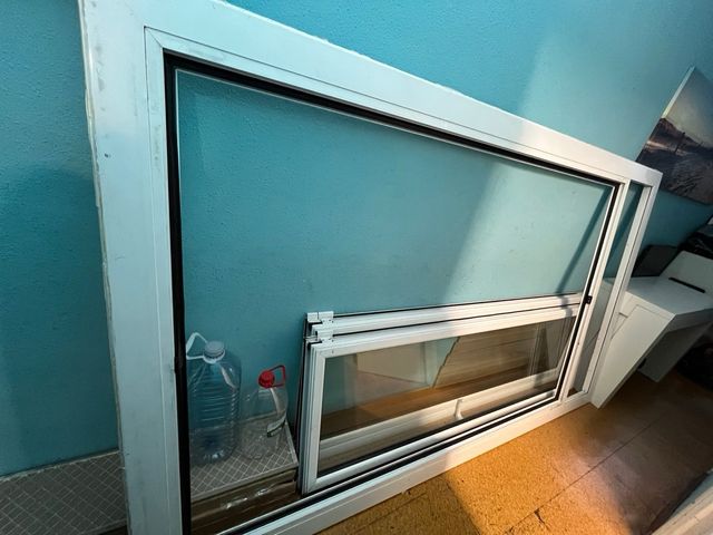 Ventana aluminio corredera 146x243 con persiana