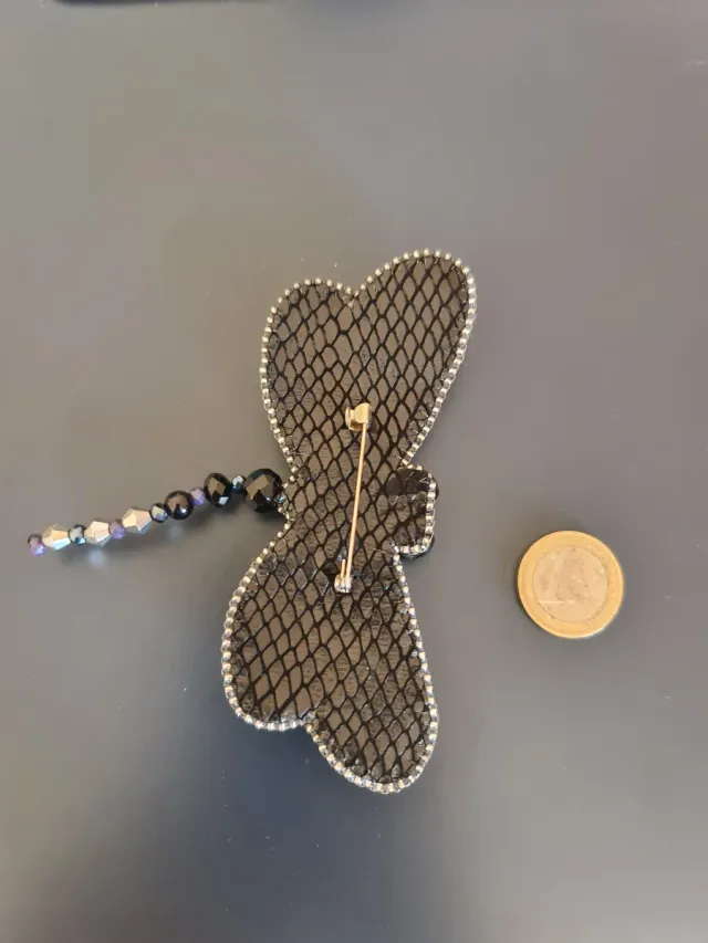 Broche libélula pedrería