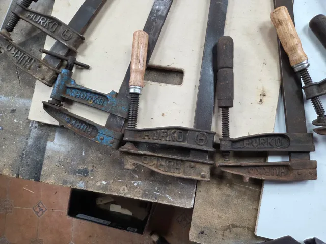 7 Sargentos Urko 70cm por 110 €.