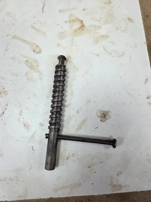 7 Sargentos Urko 70cm por 110 €.