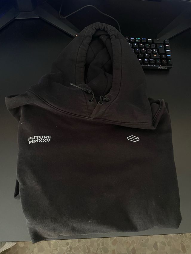 Sudadera Negra FUTURE MMXXV