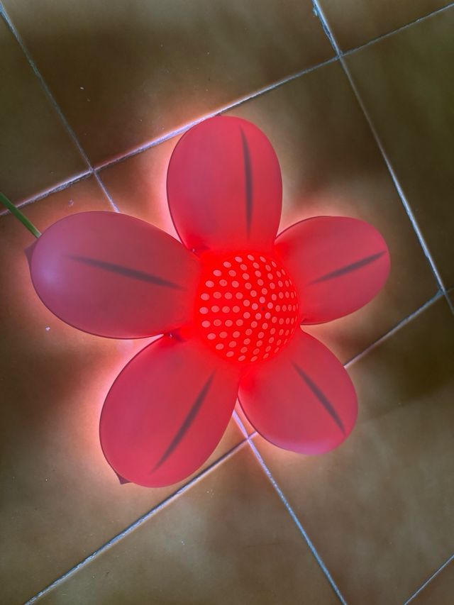 Lámpara flor rosa infantil