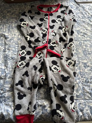 Mono Mickey Mouse gris y rojo