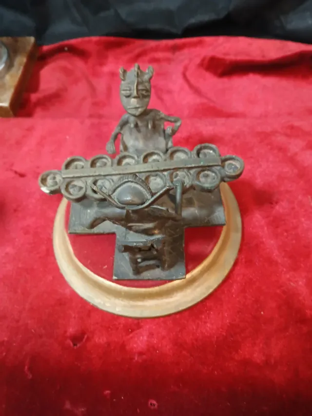 Bronce antiguo figura decorativa