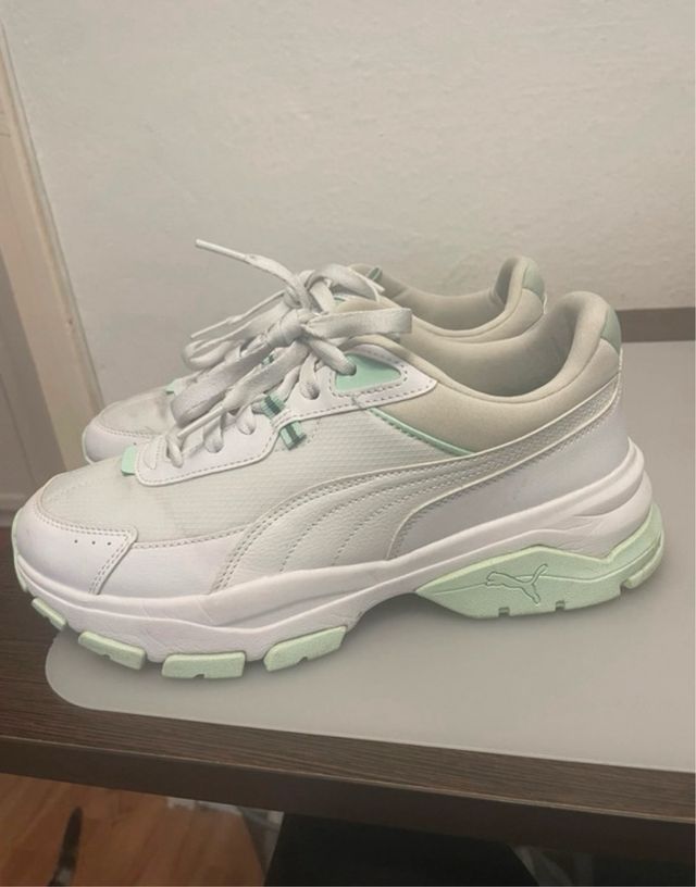 Zapatillas Puma Blancas y Verde Menta.  Poco uso.