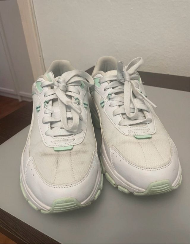 Zapatillas Puma Blancas y Verde Menta.  Poco uso.