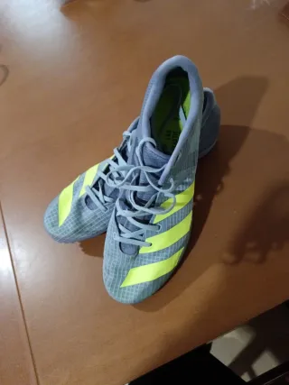 Zapatillas Adidas Distancestar Grises y Amarillas