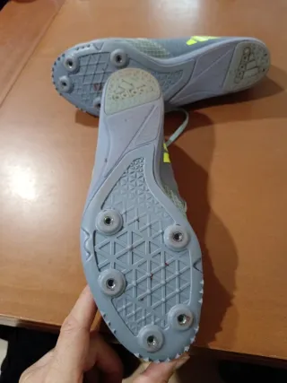 Zapatillas Adidas Distancestar Grises y Amarillas