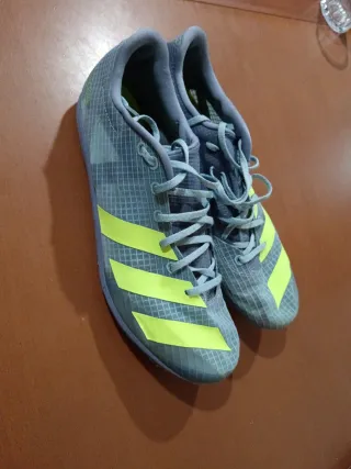 Zapatillas Adidas Distancestar Grises y Amarillas