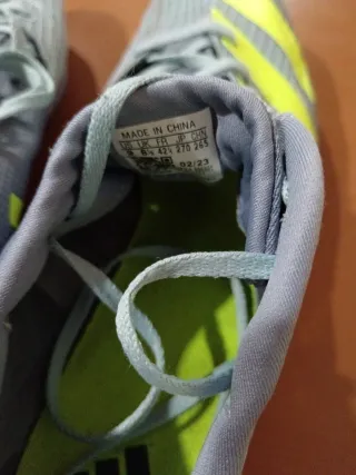 Zapatillas Adidas Distancestar Grises y Amarillas