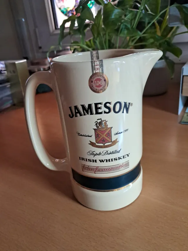 Jarra Cerámica Jameson Triple Distilled