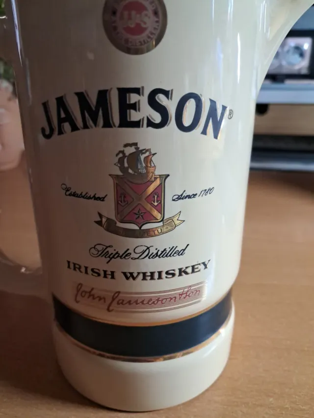 Jarra Cerámica Jameson Triple Distilled