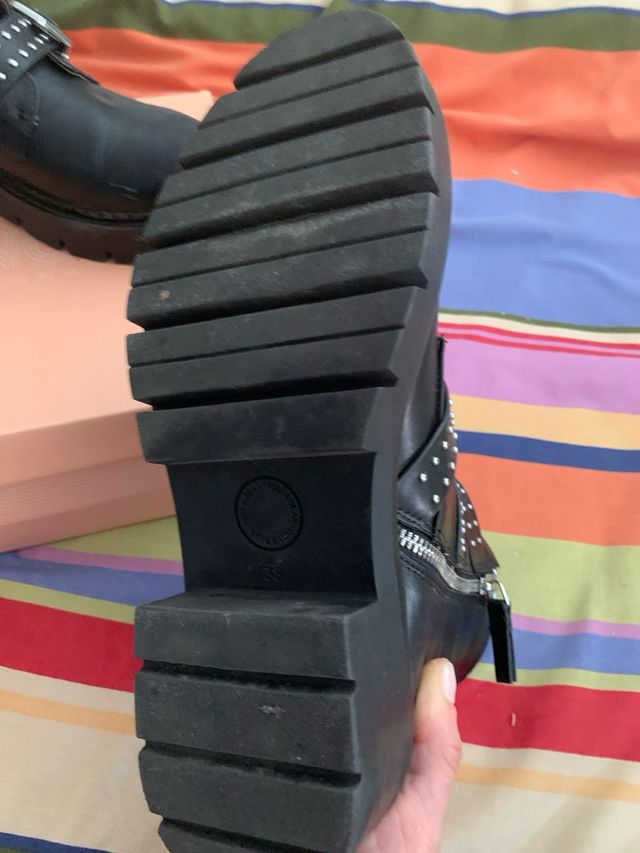 Botines militares negros con hebillas