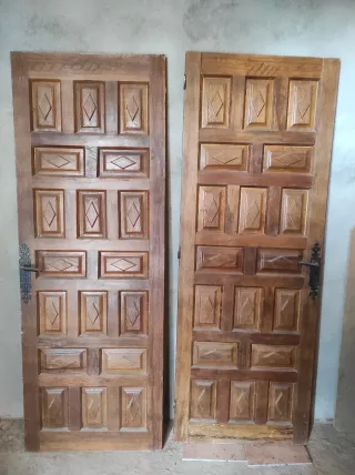 Puertas madera maciza
