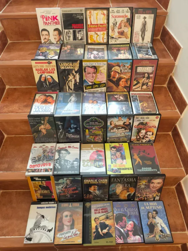 291 DVDs + 7 Videos + aparato DvD/CD marca LG