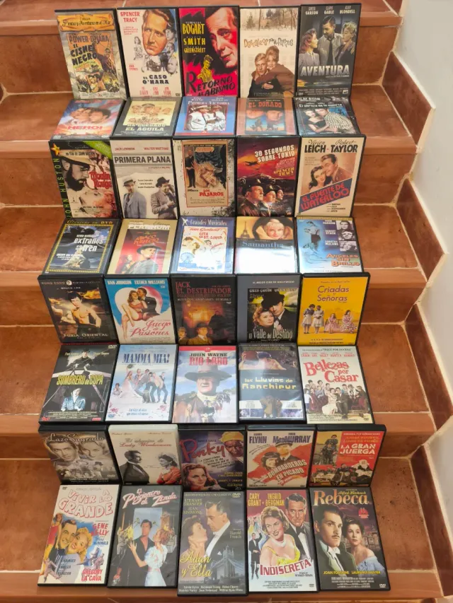 291 DVDs + 7 Videos + aparato DvD/CD marca LG