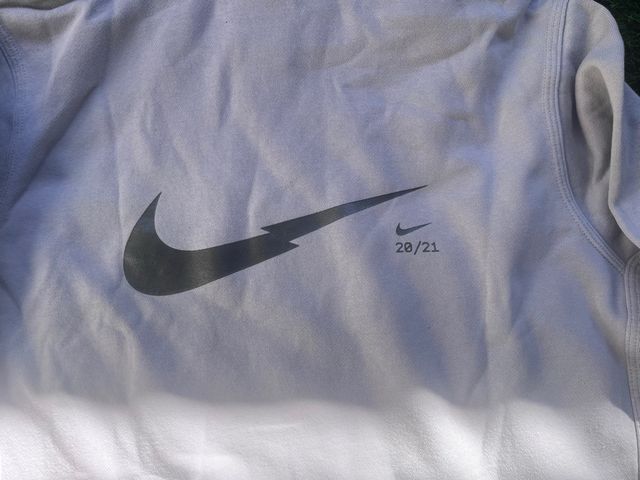 Sudadera Nike con capucha blanca