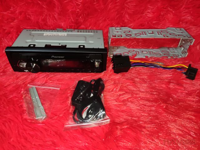 Pioneer MVH-S120UB con bluetooth adapter