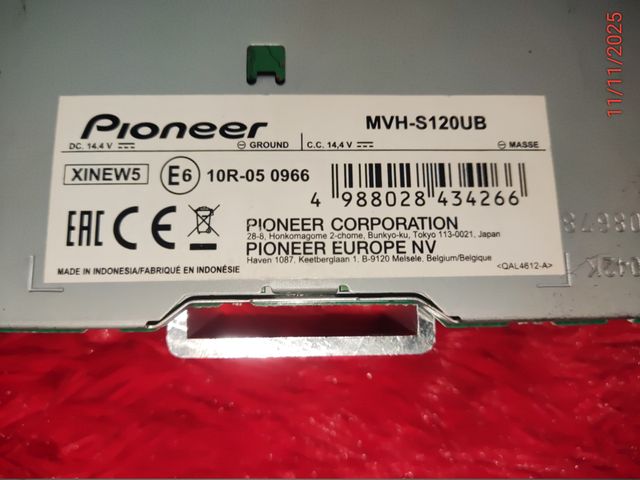 Pioneer MVH-S120UB con bluetooth adapter