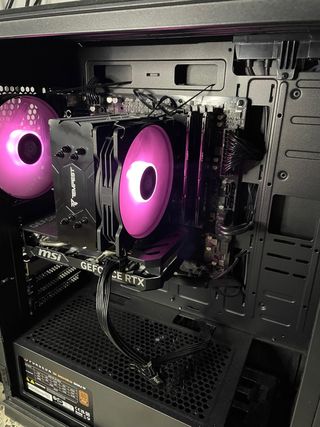 PC Gamer MSI Negro y Rosa