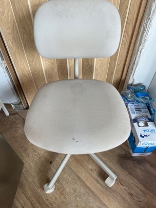 Silla de oficina beige