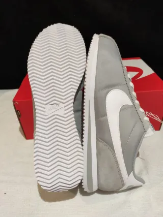 T. 42,5 Zapatillas Nike Cortez txt