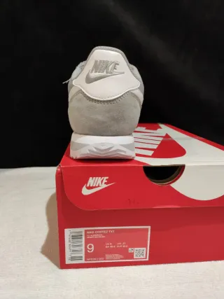 T. 42,5 Zapatillas Nike Cortez txt